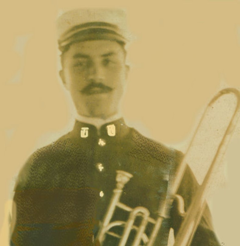 Salvatore Foti en una fotografía tomada entre 1902 y 1906 cuando servía en la Marina estadounidense