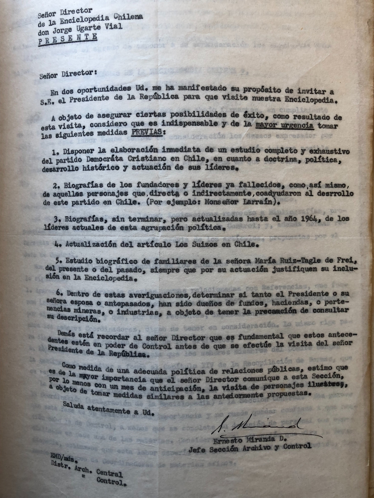 Carta del Jefe de la Sección Archivo y Control al Director de la Enciclopedia Chilena, por posible visita del Presidente Frei.